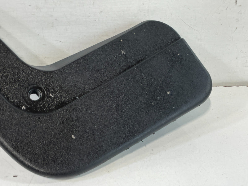 Load image into Gallery viewer, 20-25 HYUNDAI PALISADE FRONT RIGHT PASSENGER SIDE MUD SPLASH FLAP GUARD # 102335
