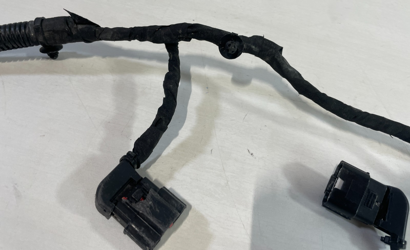 Load image into Gallery viewer, 2020 - 2024 CADILLAC CT5 REAR BUMPER PARKING WIRING HARNESS CABLE # 104977
