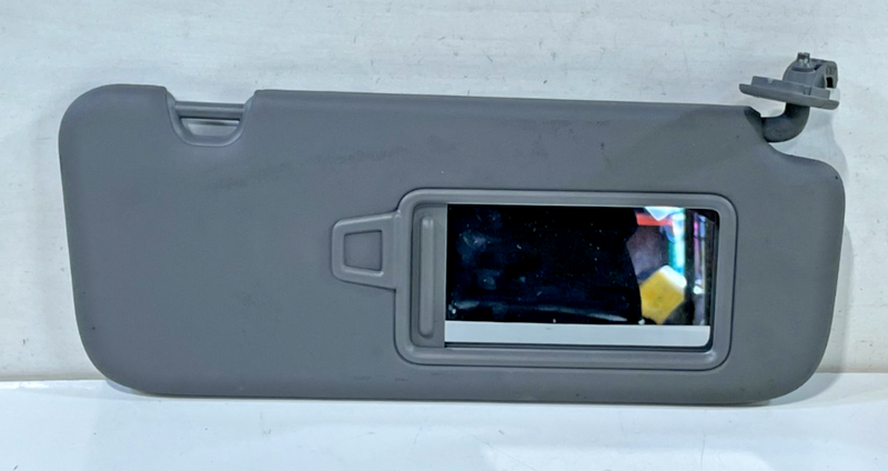Load image into Gallery viewer, 21-25 HYUNDAI ELANTRA ELANTRA N FRONT RIGHT SIDE SUN VISOR SUNVISOR GRAY #101784
