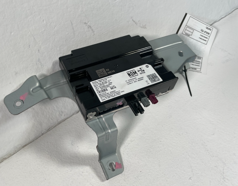 Load image into Gallery viewer, 2025 HYUNDAI TUCSON TELEMATICS COMMUNICATION CONTROL MODULE / BRACKET # 105931
