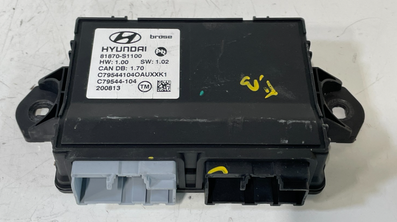 Load image into Gallery viewer, 2019-2020 HYUNDAI SANTA FE ENGINE &amp; LIFTGATE CONTROL MODULE W/ KEY FOB # 102918
