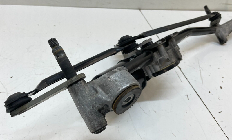 Load image into Gallery viewer, 2017 - 2019 INFINITI QX30 WINDSHIELD WIPER TRANSMISSION LINKAGE W/ MOTOR # 79475
