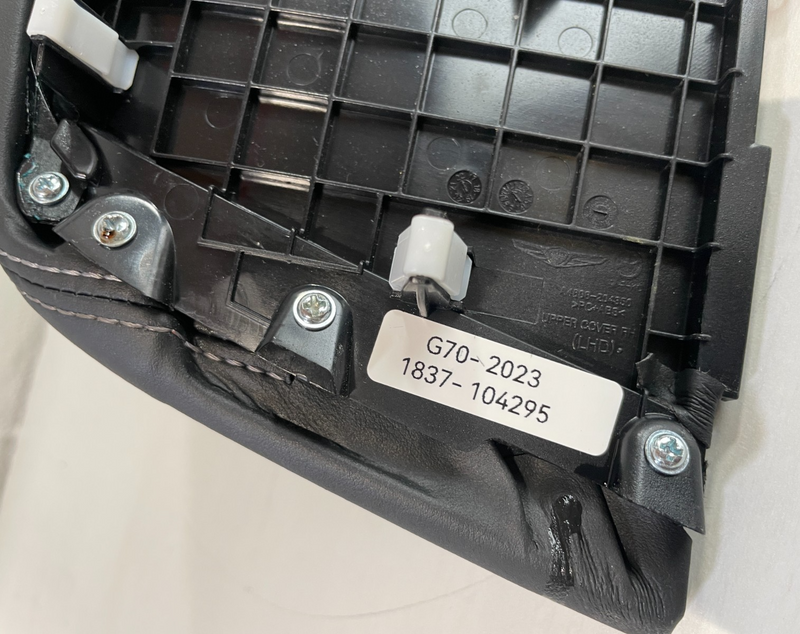 Load image into Gallery viewer, 2022-2023 GENESIS G70 FRONT RIGHT CENTRE CONSOLE SIDE TRIM PANEL COVER # 104295
