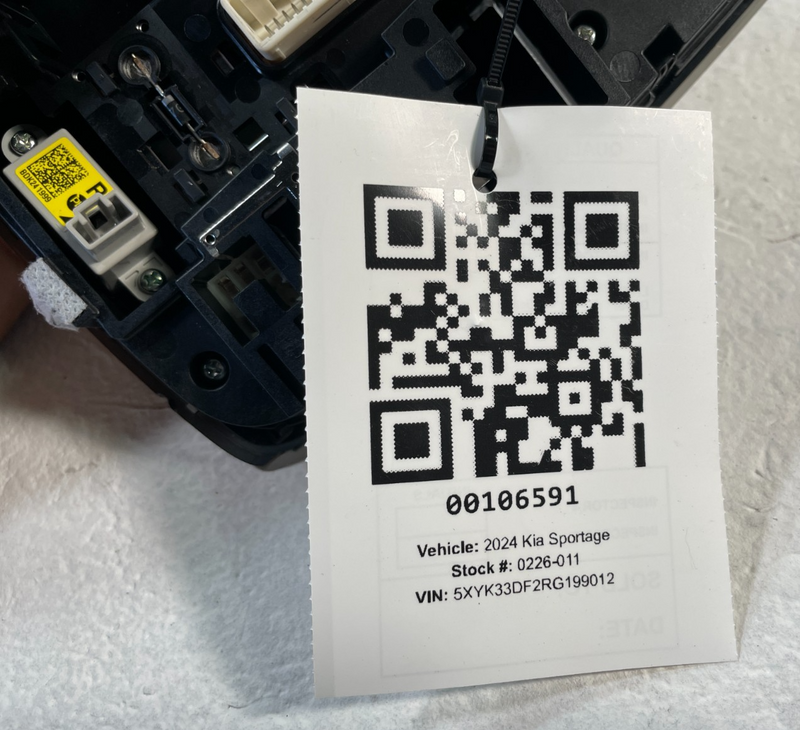 Load image into Gallery viewer, 2023-2025 KIA SPORTAGE INTERIOR FRONT OVERHEAD ROOF MAP DOME LIGHT LAMP # 106591
