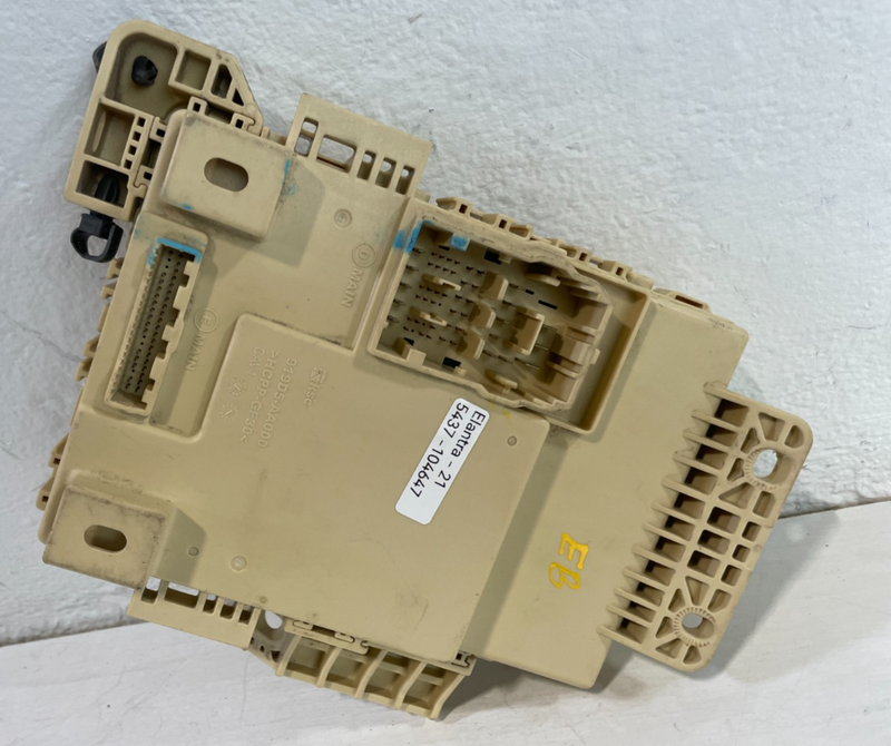 Load image into Gallery viewer, 2021 - 2023 HYUNDAI ELANTRA FUSE RELAY CABIN JUNCTION BOX 91950-AB050 # 104647
