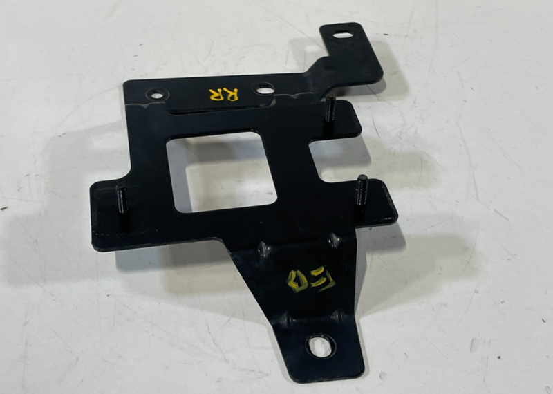 Load image into Gallery viewer, 2021-2023 HYUNDAI SANTA FE REAR RIGHT BLIND SPOT RADAR SENSOR BRACKET # 101894

