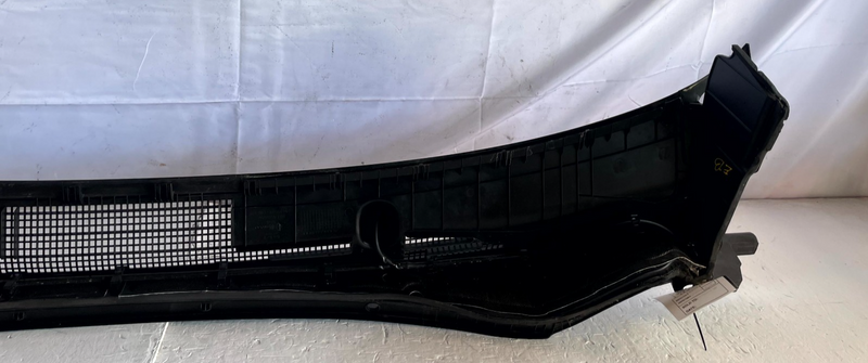 Load image into Gallery viewer, 2023-2025 KIA SPORTAGE FRONT WINDSHIELD COWL PANEL VENT GRILLE COVER # 106661
