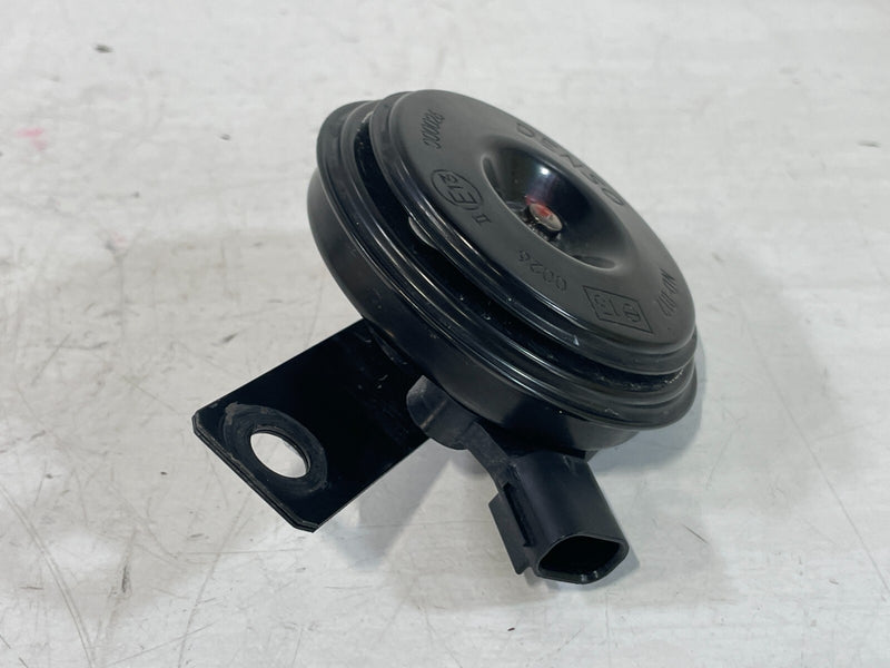 Load image into Gallery viewer, 2022 - 2025 HONDA CIVIC LOW PITCH HORN SIGNAL ALARM W/ BRACKET BLACK # 92817
