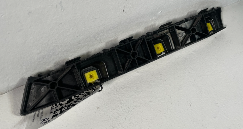 Load image into Gallery viewer, 2022-2025 HYUNDAI TUCSON REAR RIGHT SIDE BUMPER MOUNT SUPPORT BRACKET # 105898
