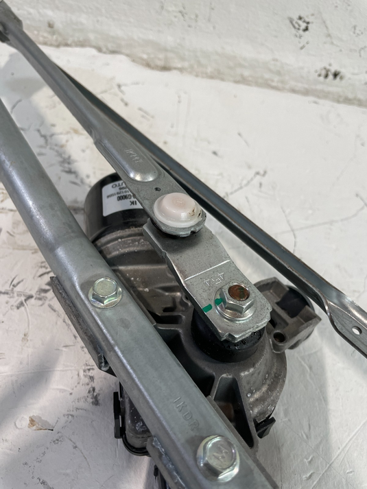 19-25 GENESIS G70 FRONT WINDSHIELD WIPER TRANSMISSION LINKAGE W/ MOTOR