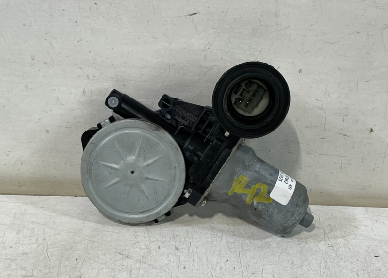 Load image into Gallery viewer, 2019 - 2020 INFINITI QX50 REAR RIGHT SIDE DOOR WINDOW REGULATOR MOTOR # 97652
