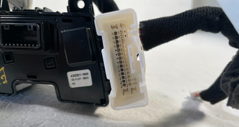 Load image into Gallery viewer, 23-25 KIA SPORTAGE FRONT CENTER CONSOLE SEAT HEATER CONTROL SWITCH 2.5L # 106595
