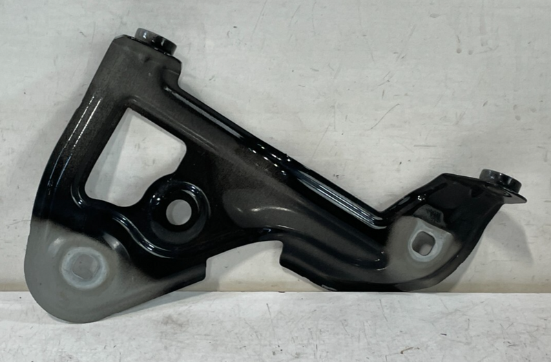 Load image into Gallery viewer, 2019-2024 BMW 330i 330e FRONT RIGHT SIDE FENDER REARWARD SUPPORT BRACKET # 98332
