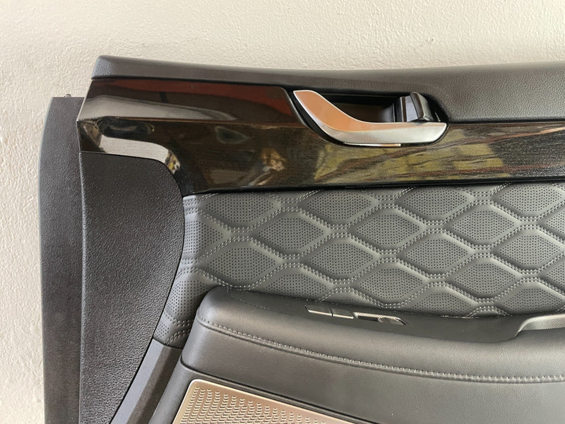 Load image into Gallery viewer, 2020 - 2022 HYUNDAI PALISADE FRONT RIGHT SIDE INTERIOR DOOR TRIM PANEL # 104768
