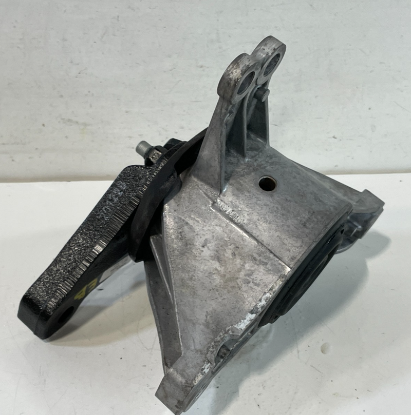 Load image into Gallery viewer, 2020-2025 HYUNDAI SONATA FRONT RIGHT ENGINE FRAME MOUNT BRACKET 2.5L # 102099
