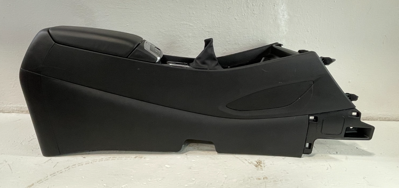 Load image into Gallery viewer, 22-24 HYUNDAI TUCSON SEL CENTER CONSOLE STORAGE COMPARTMENT ASSEMBLY # 103285

