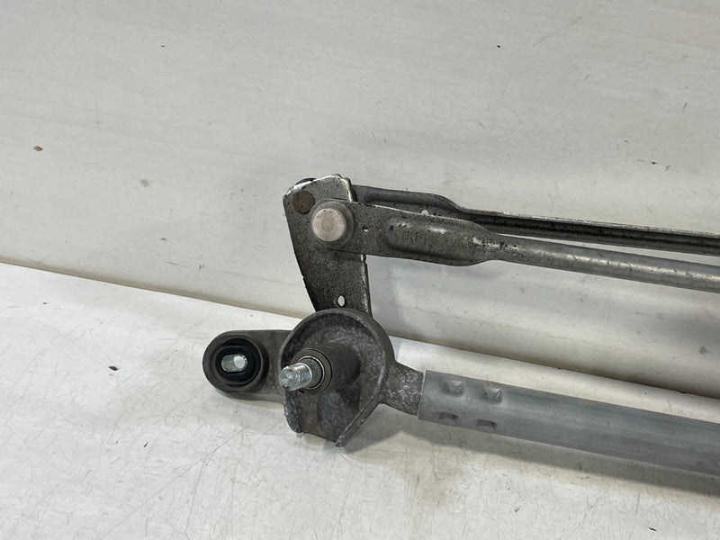 Load image into Gallery viewer, 19-24 GENESIS G70 FRONT WINDSHIELD WIPER TRANSMISSION LINKAGE W/ MOTOR # 96826
