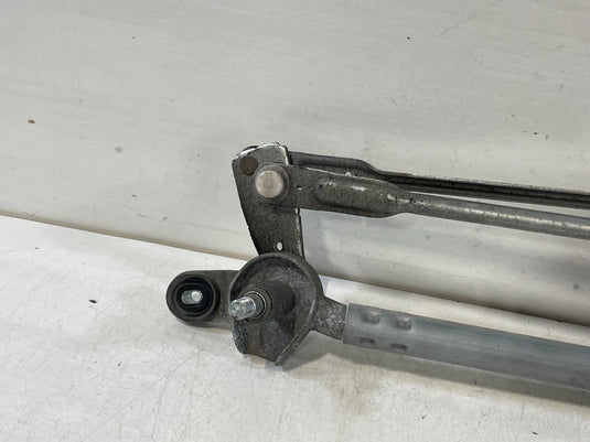 19-24 GENESIS G70 FRONT WINDSHIELD WIPER TRANSMISSION LINKAGE W/ MOTOR