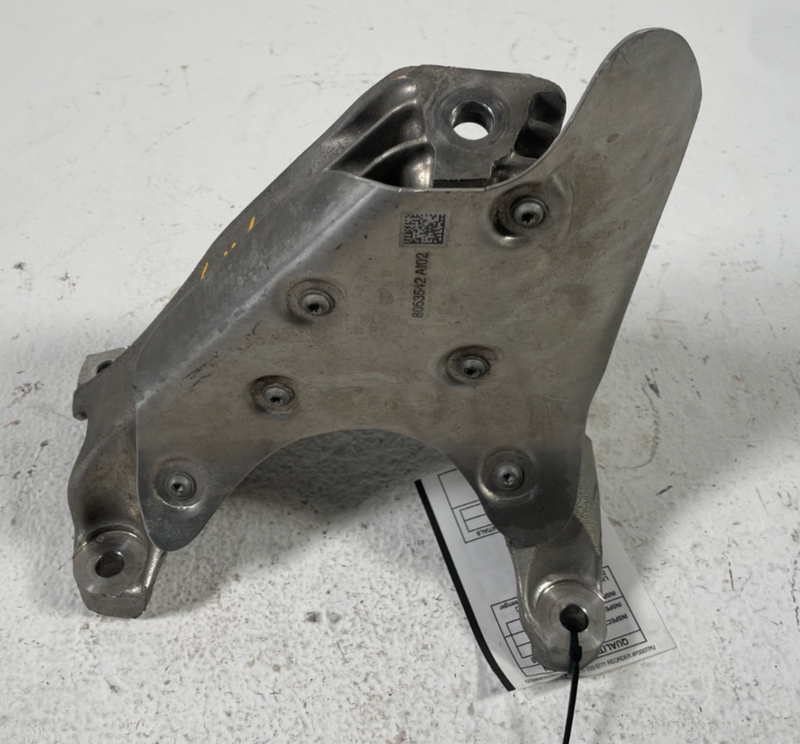 Load image into Gallery viewer, 21-25 BMW G82 M4 M3 M2 FRONT RIGHT ENGINE SUPPORT MOUNT BRACKET 3.0L # 105740
