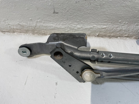 20-26 CADILLAC CT5 FRONT WINDSHIELD WIPER TRANSMISSION LINKAGE W/ MOTOR