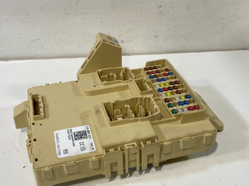 Load image into Gallery viewer, 2021-2023 HYUNDAI SANTA FE CABIN JUNCTION FUSE RELAY BOX 91905-S2050 # 101912
