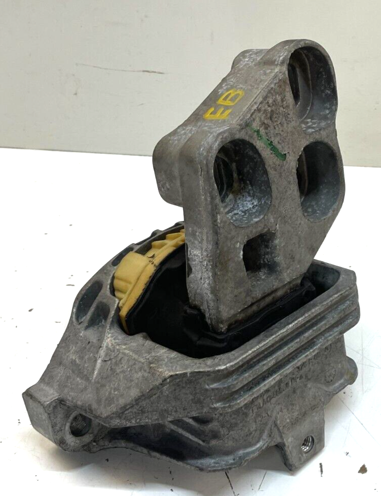 Load image into Gallery viewer, 2017 - 2019 INFINITI QX30 LEFT SIDE ENGINE MOTOR MOUNT SUPPORT BRACKET # 79405
