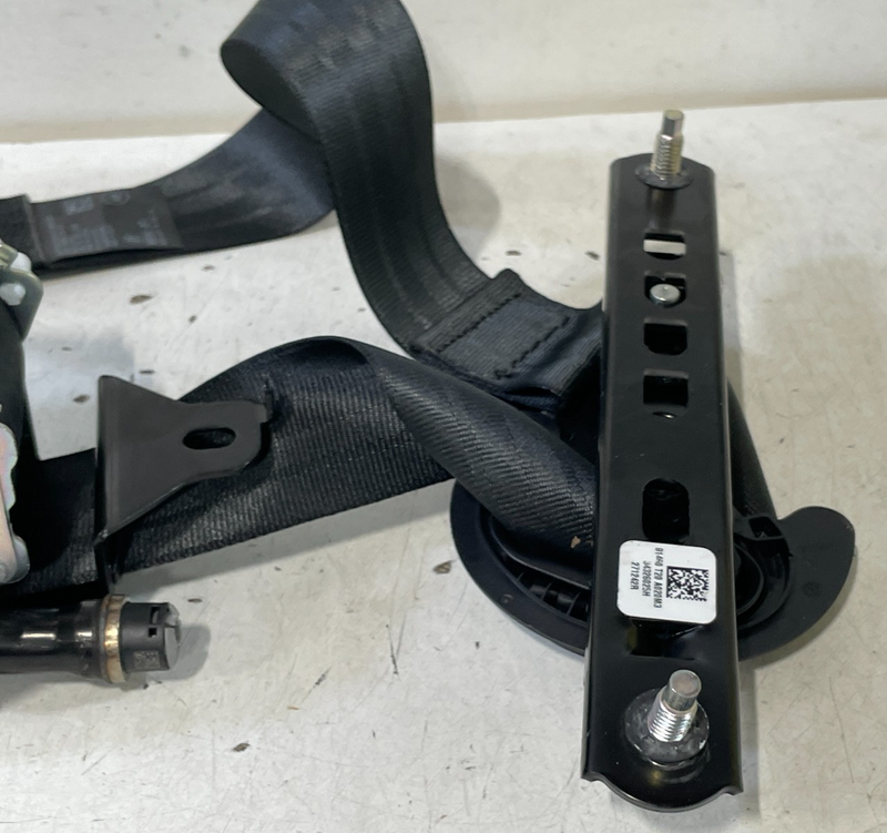 Load image into Gallery viewer, 2022-2025 HONDA CIVIC FRONT RIGHT SIDE SEAT BELT RETRACTOR W/ TENSIONER # 99972
