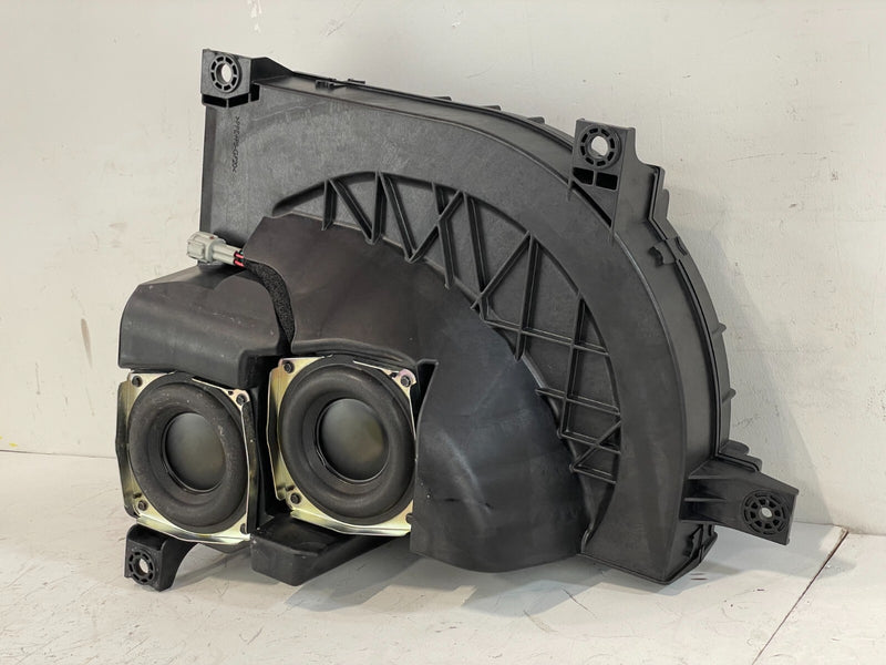 Load image into Gallery viewer, ⭐⭐OEM 19-23 INFINITI QX50 BOSE SUBWOOFER AUDIO SPEAKER BASS BOX 28170-5NZ2A⭐⭐
