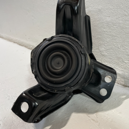 2020-2025 HYUNDAI PALISADE FRONT RIGHT ENGINE MOUNT SUPPORT BRACKET