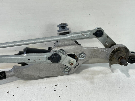 18-23 KIA STINGER FRONT WINDSHIELD WIPER TRANSMISSION LINKAGE W/ MOTOR