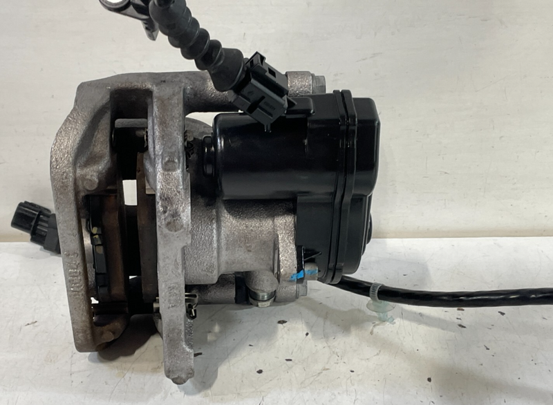 Load image into Gallery viewer, 23 - 26 Honda HR-V REAR RIGHT PASSENGER DISC BRAKE CALIPER W/ ABS SENSOR # 99027
