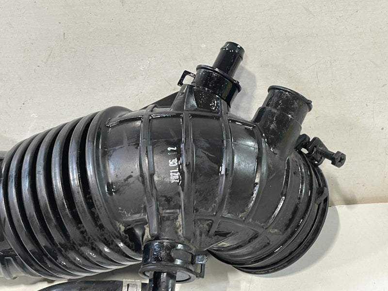 Load image into Gallery viewer, 20-25 HYUNDAI SANTA FE SONATA ENGINE AIR CLEANER INTAKE HOSE PIPE 2.5L # 101901
