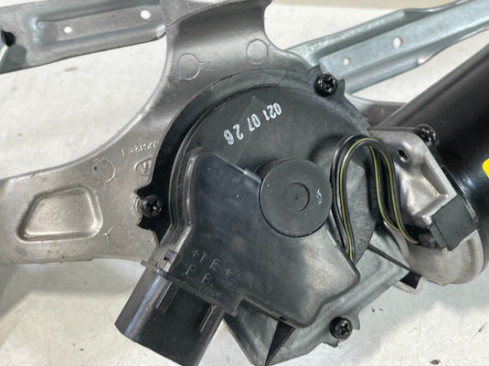 18-23 KIA STINGER FRONT WINDSHIELD WIPER TRANSMISSION LINKAGE W/ MOTOR