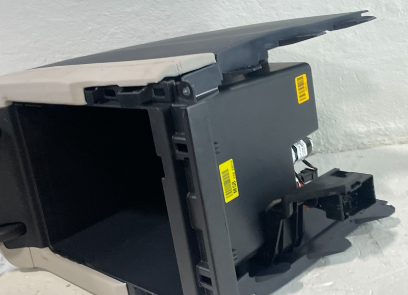 Load image into Gallery viewer, 23-25 HYUNDAI PALISADE REAR CENTER CONSOLE AIR VENT GRILLE PANEL ASSEMBLY 104120

