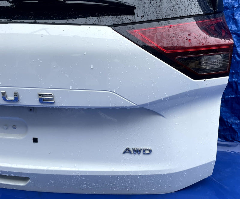 Load image into Gallery viewer, NISSAN ROGUE REAR TRUNK TAILGATE DECKLID HATCH ASSY WHITE (QAK) 21-22 # 106883
