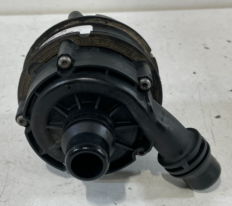 Load image into Gallery viewer, 2019-2024 BMW 330i 330e ENGINE AUXILIARY ELECTRIC WATER PUMP UNIT # 98406
