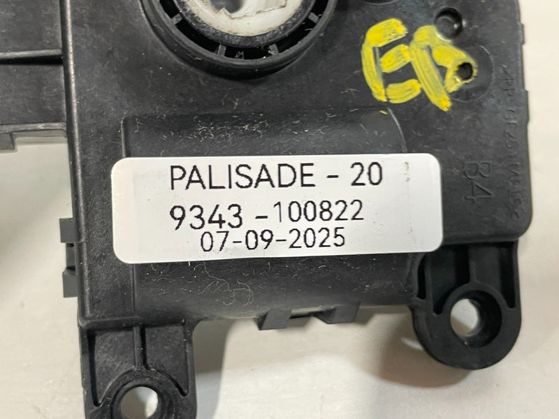 Load image into Gallery viewer, 2010-2025 HYUNDAI PALISADE HVAC A/C HEATER FLAP SERVO ACTUATOR MOTOR # 100822
