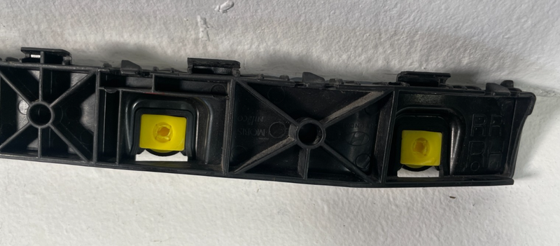 Load image into Gallery viewer, 2022-2025 HYUNDAI TUCSON REAR RIGHT SIDE BUMPER MOUNT SUPPORT BRACKET # 105898
