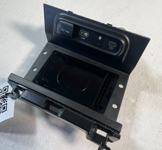 2023- 2025 KIA SPORTAGE WIRELESS CHARGING PAD ASSEMBLY 95560-P1000 2.5L