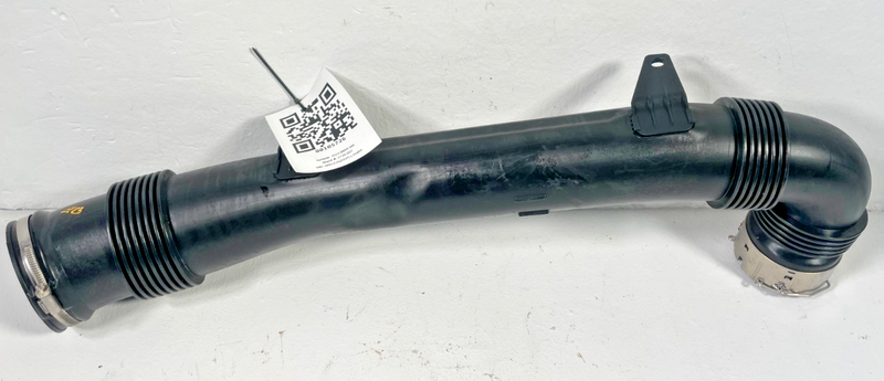 Load image into Gallery viewer, 2021-25 BMW G82 M4 M3 M2 FRONT RIGHT ENGINE AIR INTAKE FILTER HOSE PIPE # 105726
