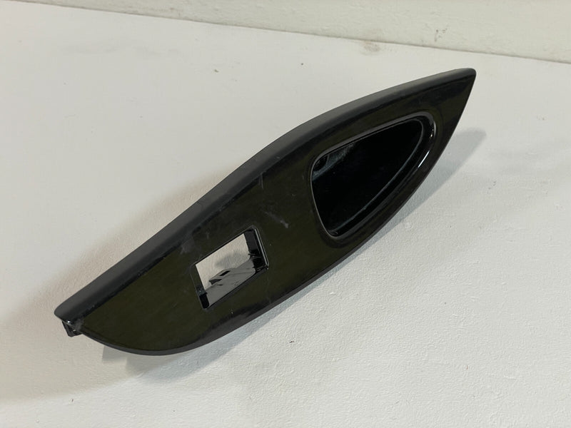 Load image into Gallery viewer, 2016-2017 INFINITI QX50 REAR LEFT DRIVER SIDE DOOR WINDOW SWITCH BEZEL # 86309
