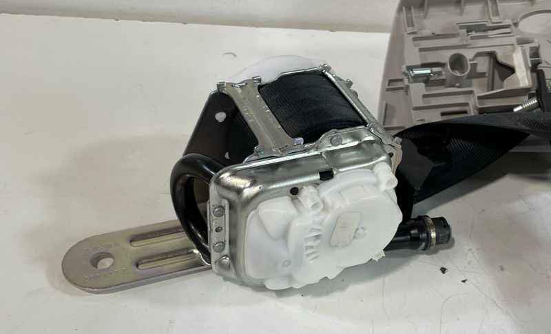 Load image into Gallery viewer, 2022-2026 HONDA CIVIC FRONT RIGHT SIDE SEAT BELT RETRACTOR W/ TENSIONER # 102440
