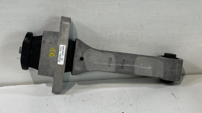 Load image into Gallery viewer, 19-25 HYUNDAI SANTA FE PALISADE ENGINE MOTOR MOUNT TORQUE ARM ROLL ROD # 102932
