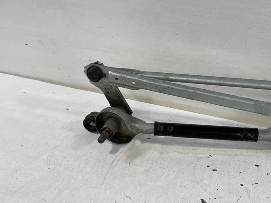 18-23 KIA STINGER FRONT WINDSHIELD WIPER TRANSMISSION LINKAGE W/ MOTOR