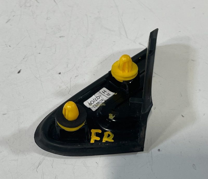Load image into Gallery viewer, 19-23 HYUNDAI SANTA FE FRONT RIGHT PASSENGER FENDER UPPER CORNER MOLDING #101886
