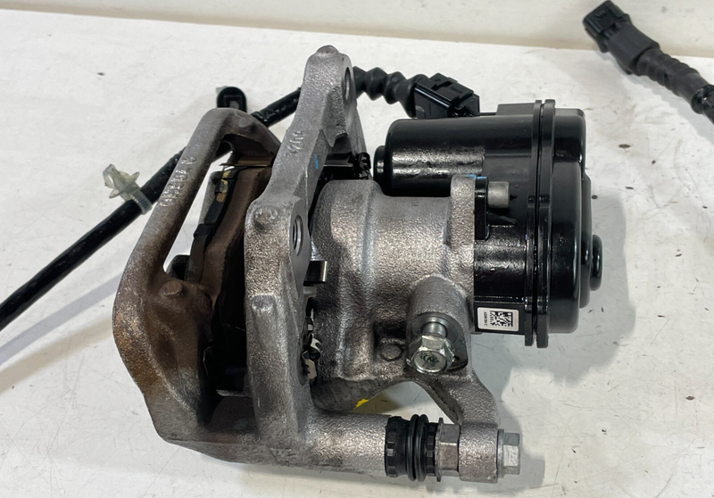 Load image into Gallery viewer, 23 - 26 Honda HR-V REAR RIGHT PASSENGER DISC BRAKE CALIPER W/ ABS SENSOR # 99027
