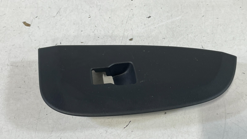 Load image into Gallery viewer, 2023 - 2024 HONDA HR-V REAR LEFT DRIVER SIDE DOOR WINDOW SWITCH BEZEL # 98933
