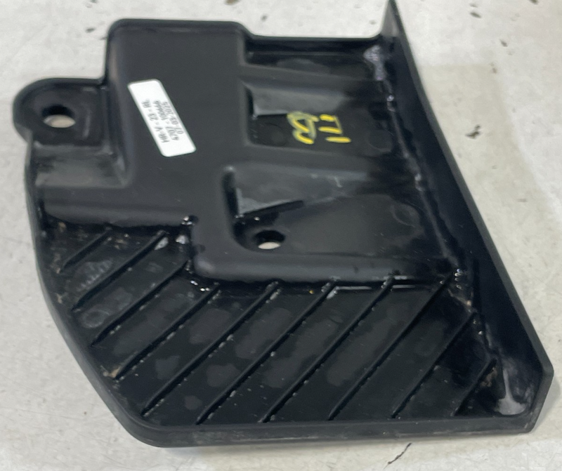 Load image into Gallery viewer, 23-25 HONDA HR-V REAR LEFT SIDE QUARTER WHEELHOUSE LINER STRAKE SHIELD # 100666

