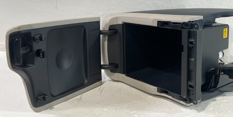 Load image into Gallery viewer, 23-25 HYUNDAI PALISADE REAR CENTER CONSOLE AIR VENT GRILLE PANEL ASSEMBLY 104120
