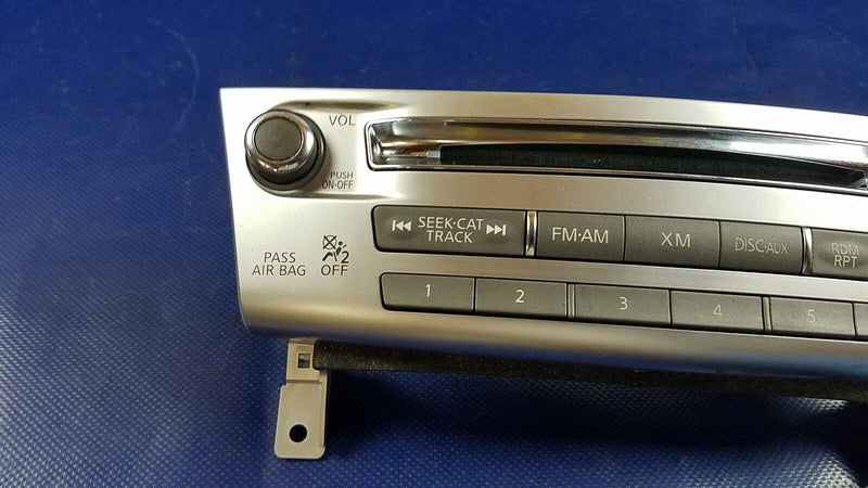 Load image into Gallery viewer, 11-17 INFINITI M35h M37 M56 Q70 Q70L RADIO AUDIO CD PLAYER CONTROL PANEL # 56213
